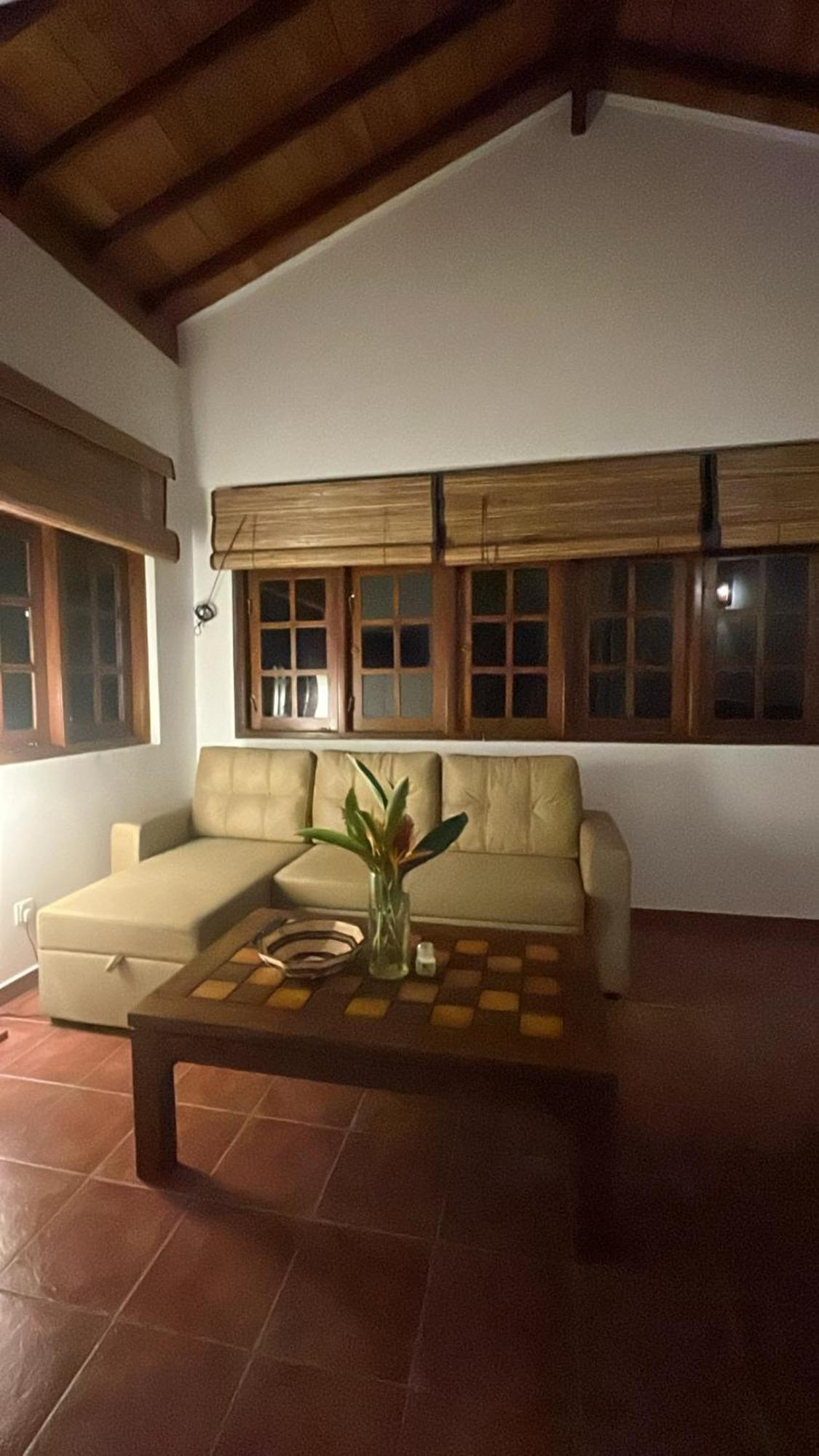Beach Club Apartments Induruwa Buitenkant foto