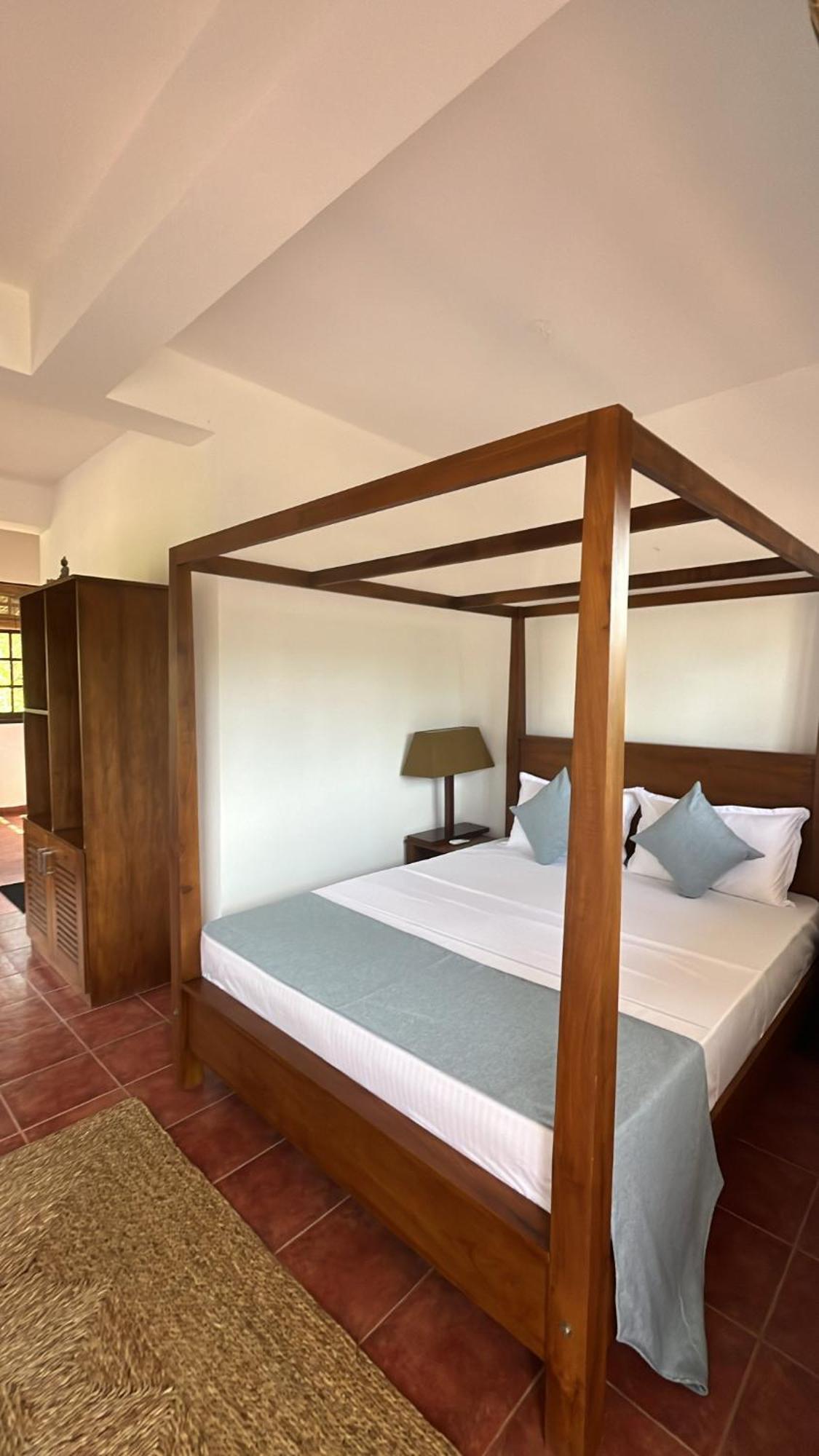 Beach Club Apartments Induruwa Buitenkant foto