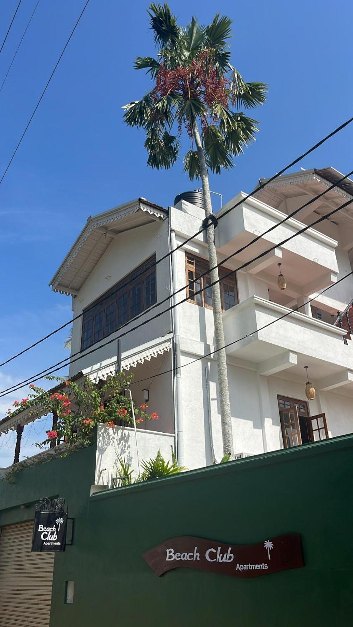 Beach Club Apartments Induruwa Buitenkant foto