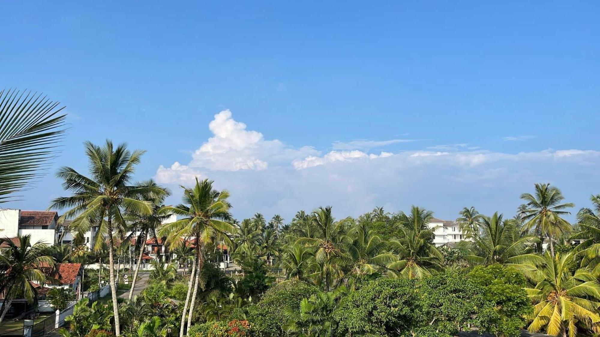 Beach Club Apartments Induruwa Buitenkant foto