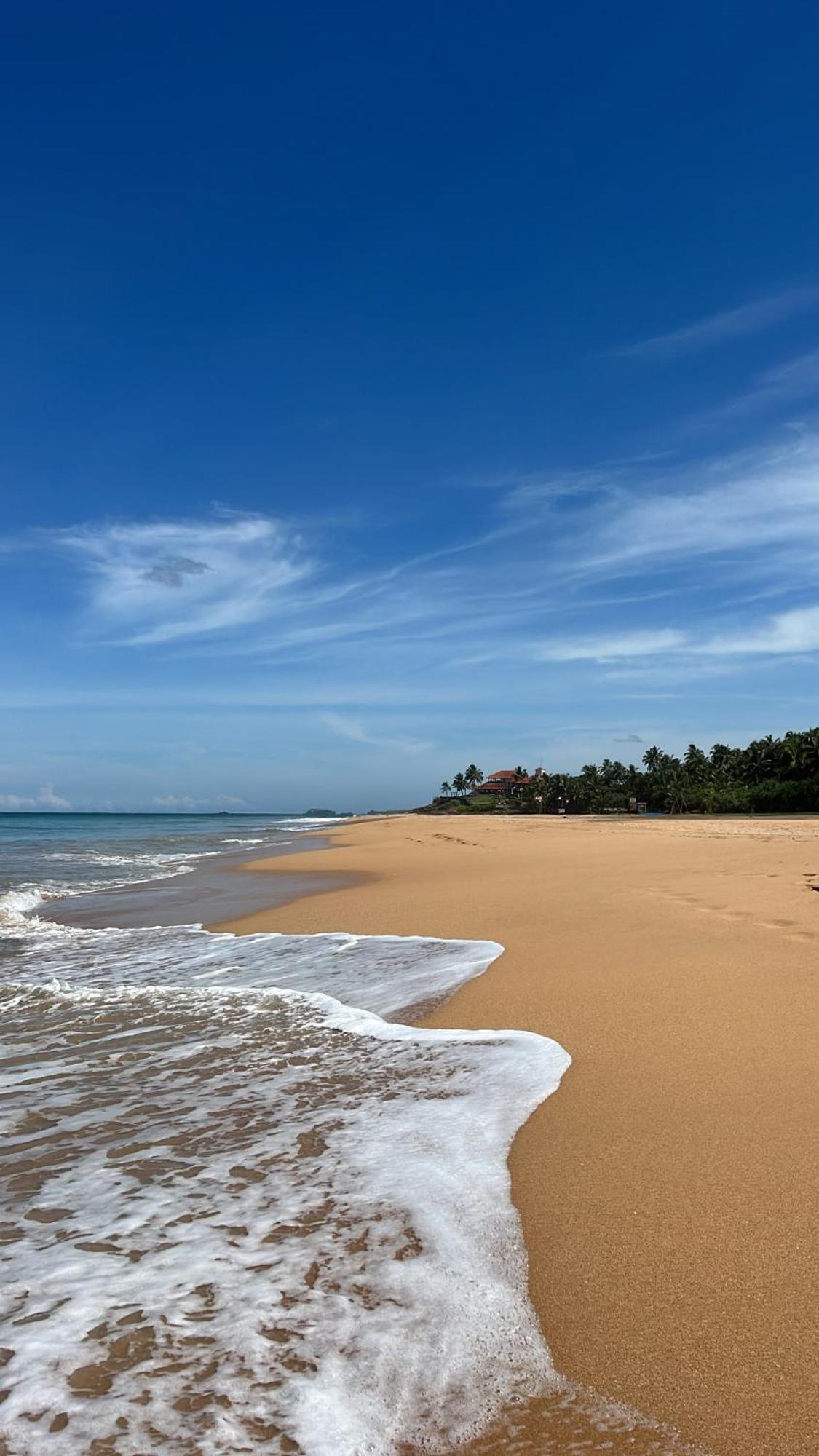 Beach Club Apartments Induruwa Buitenkant foto