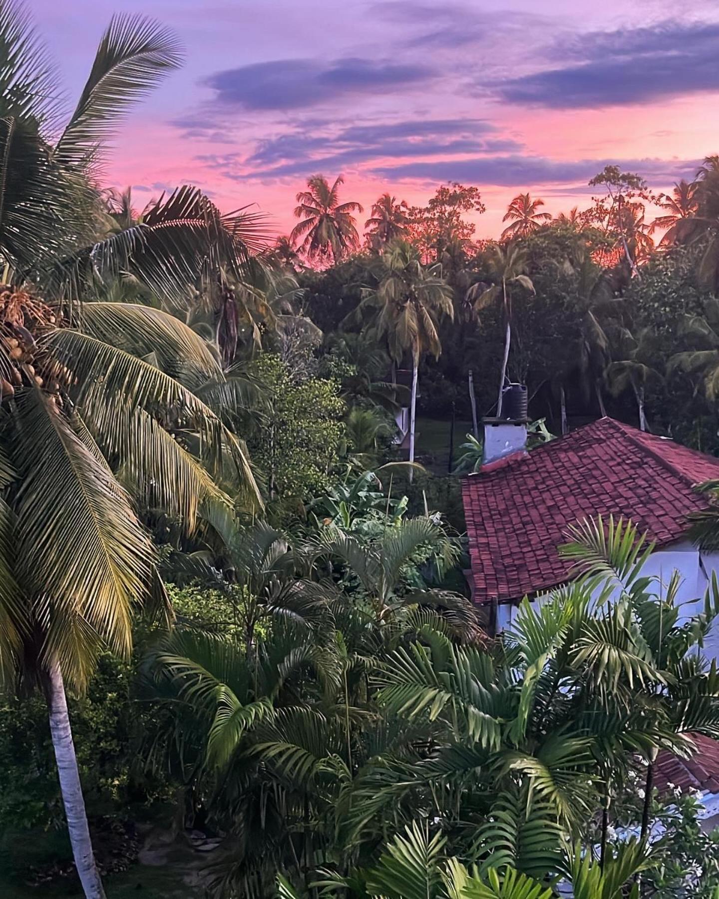Beach Club Apartments Induruwa Buitenkant foto