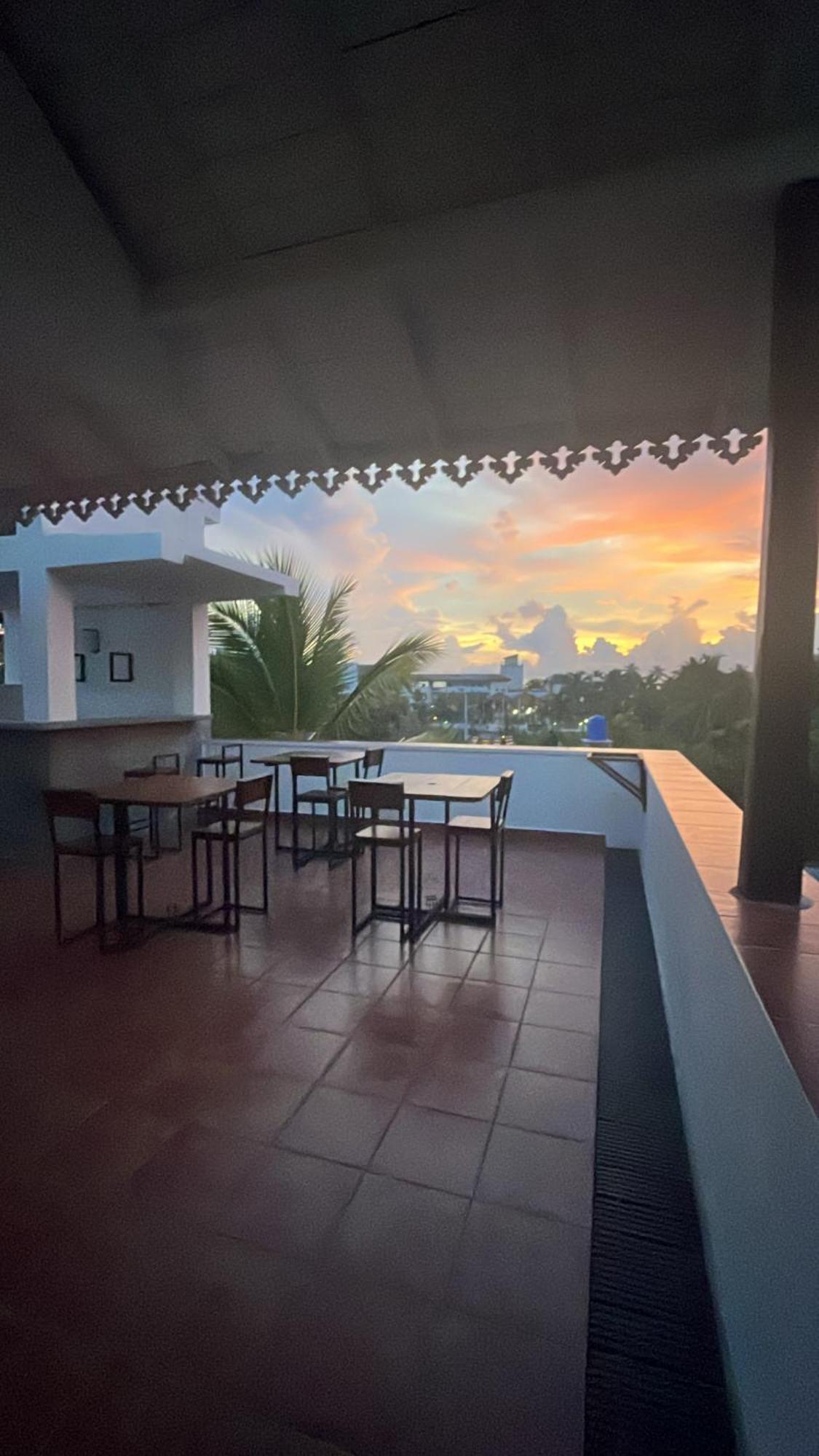 Beach Club Apartments Induruwa Buitenkant foto