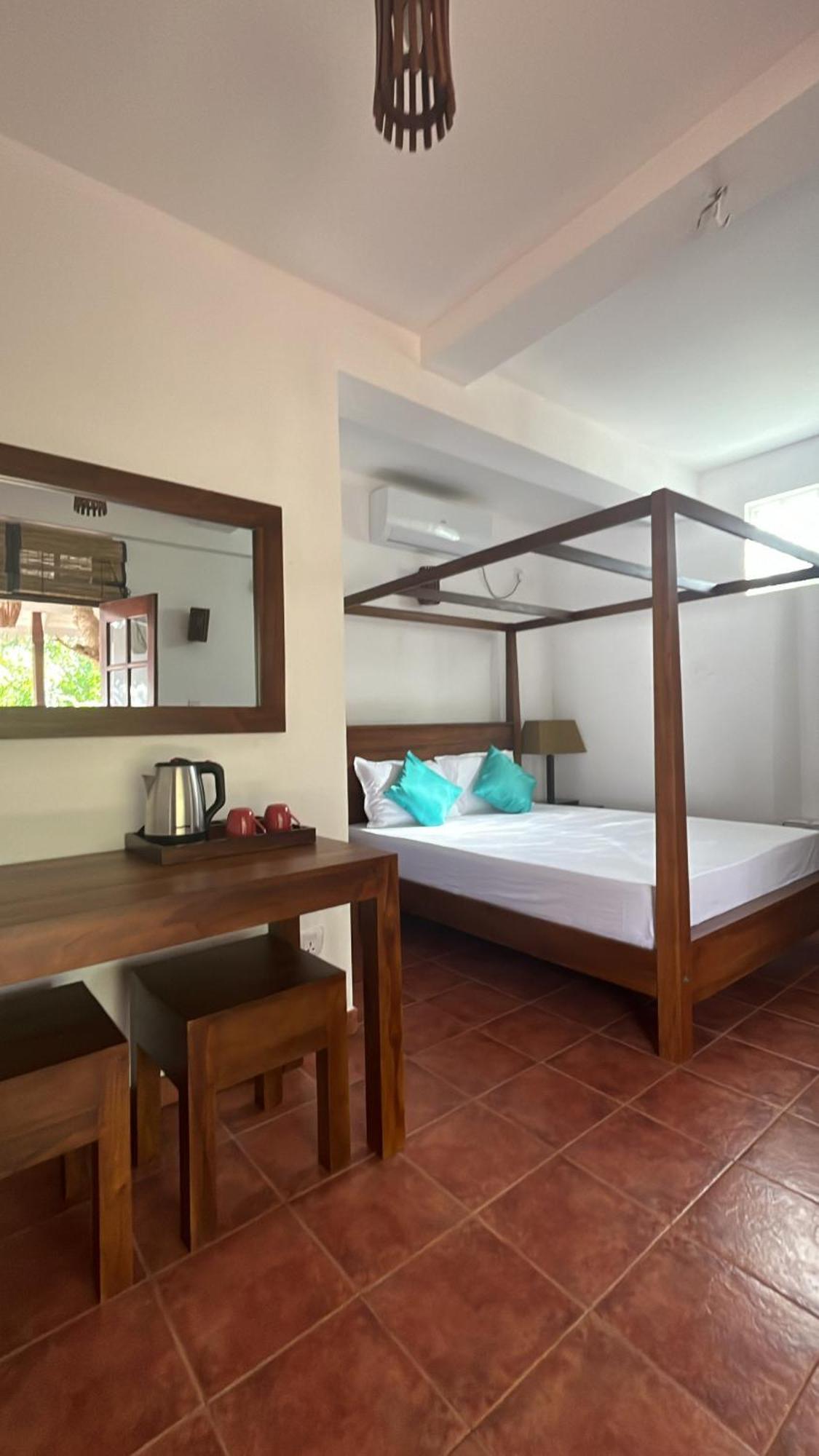 Beach Club Apartments Induruwa Buitenkant foto