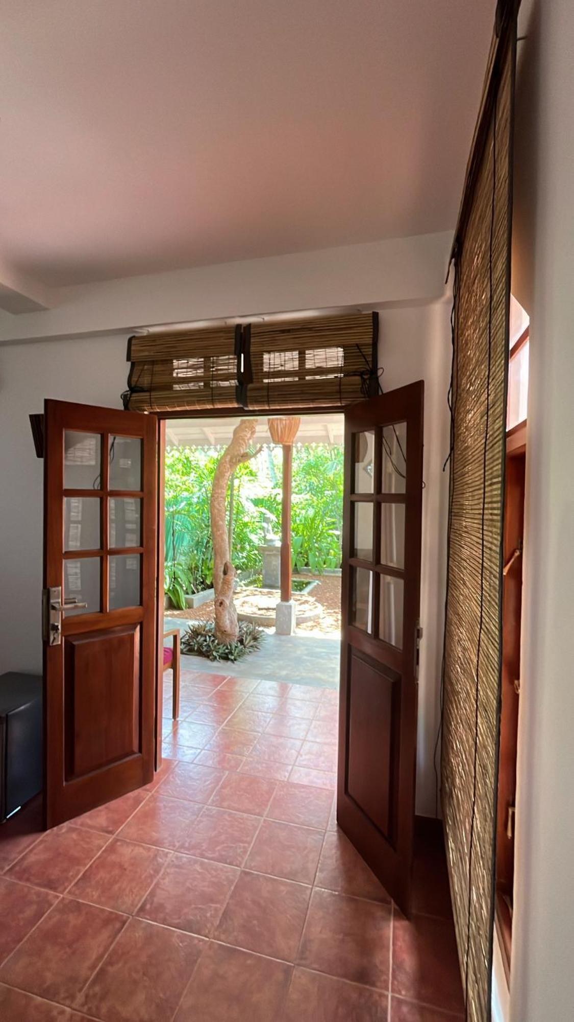 Beach Club Apartments Induruwa Buitenkant foto