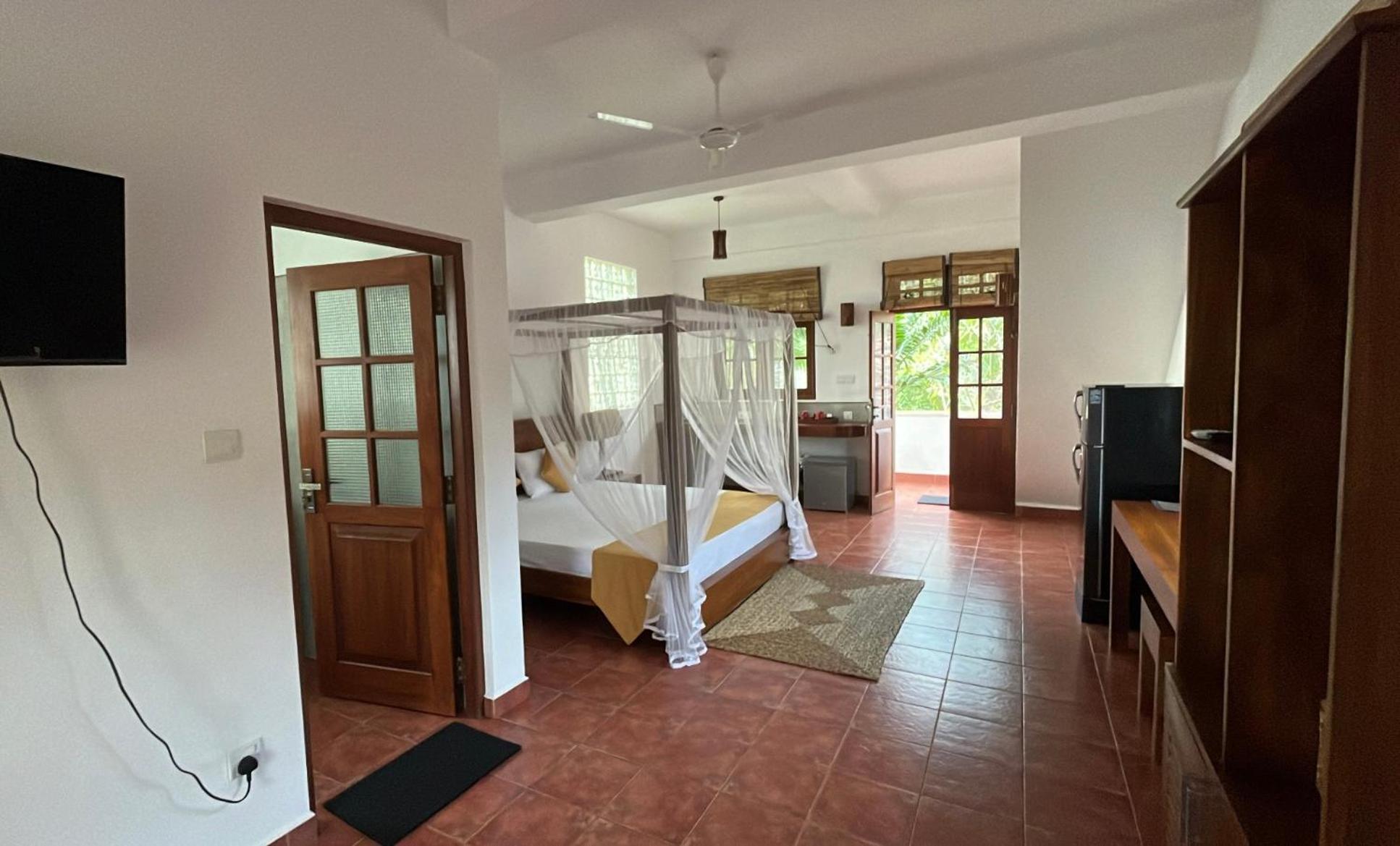Beach Club Apartments Induruwa Buitenkant foto