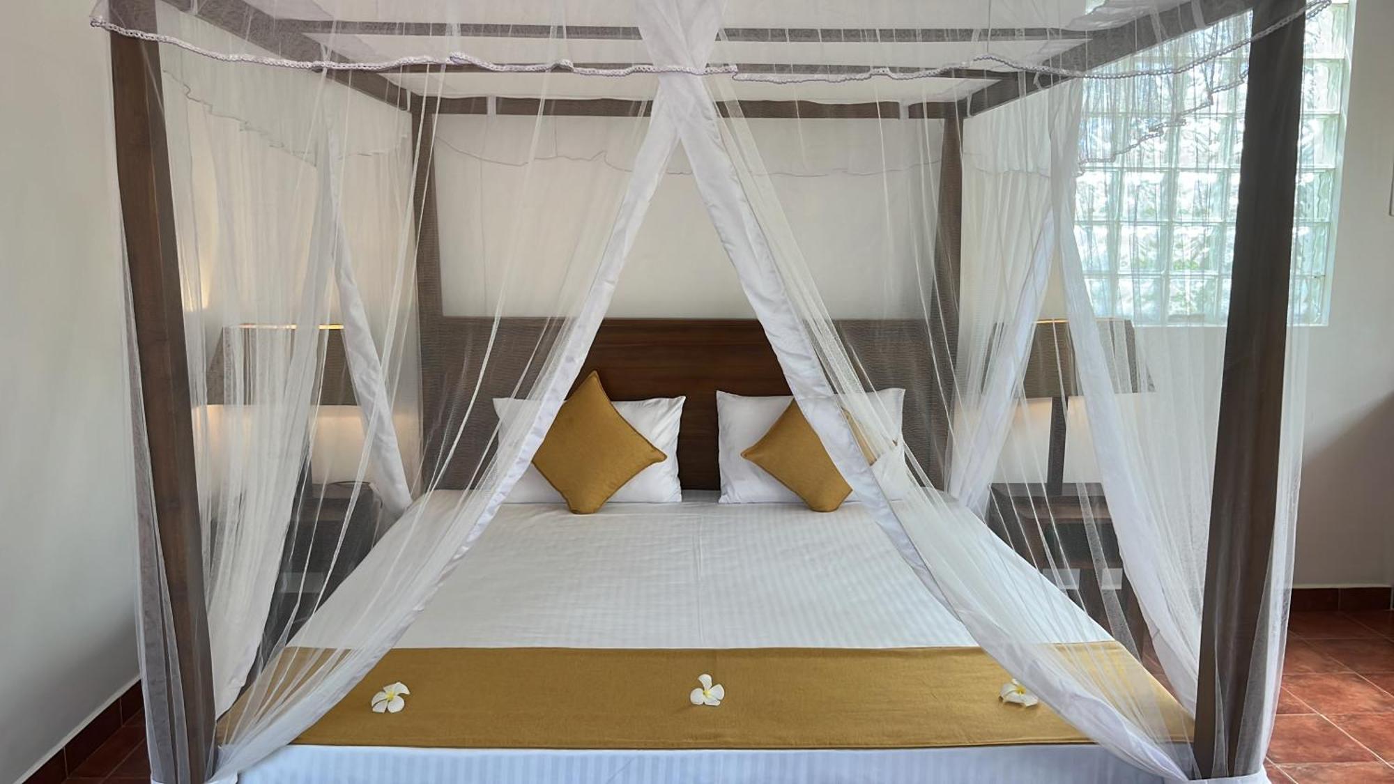Beach Club Apartments Induruwa Buitenkant foto