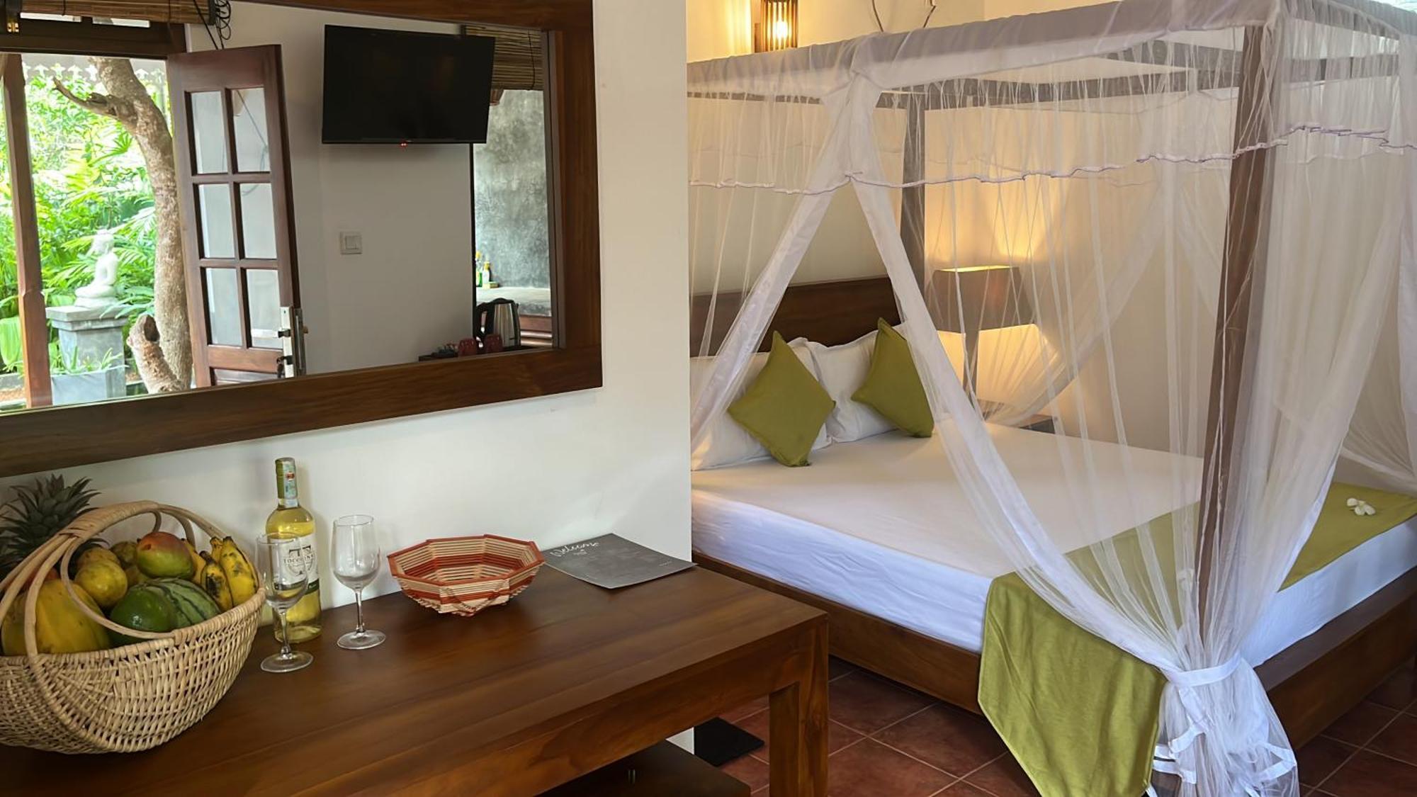 Beach Club Apartments Induruwa Buitenkant foto
