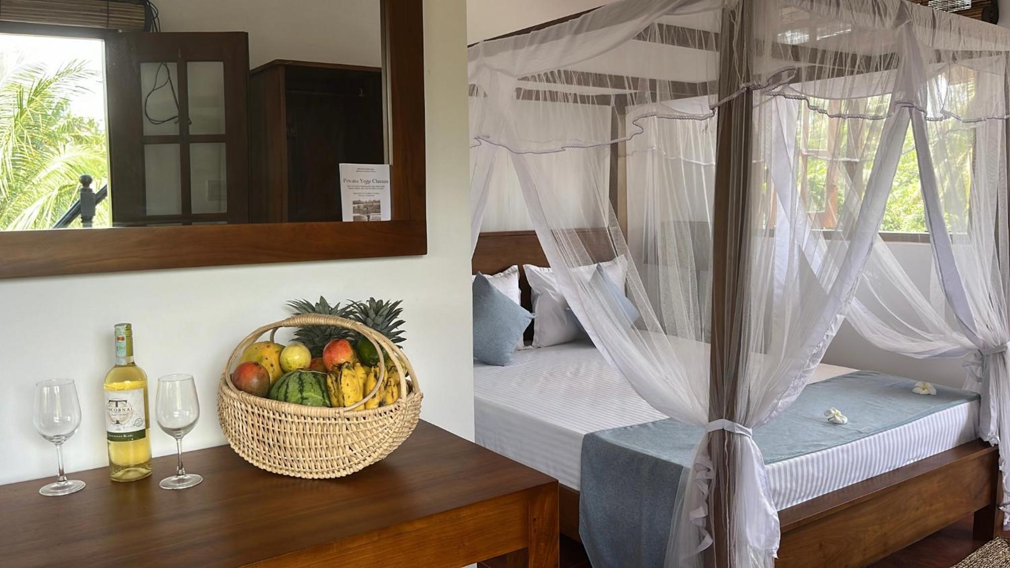 Beach Club Apartments Induruwa Buitenkant foto